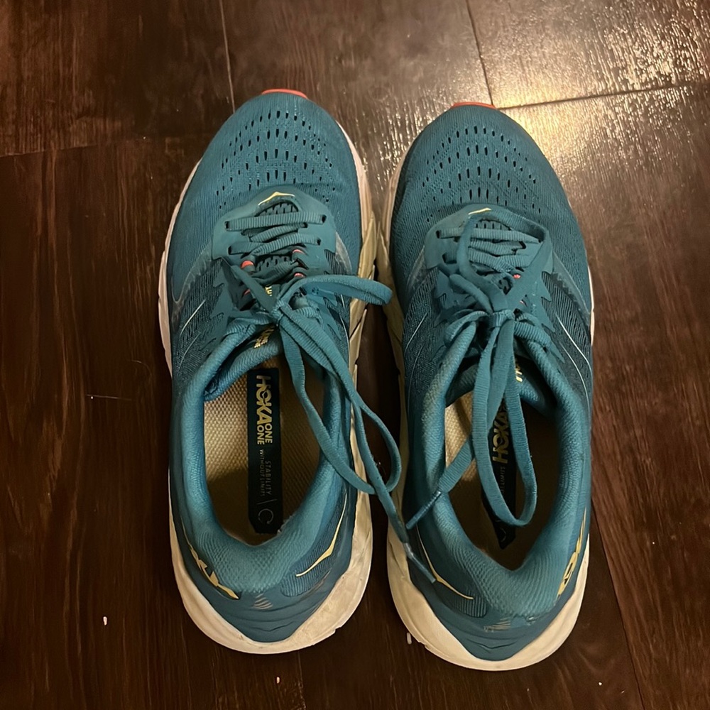HOKA Arahi 5
